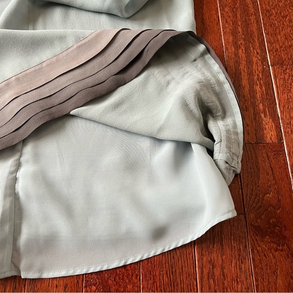 Banana Republic Silk Top Size S Petite Women’s Green Gray V Neck Tank Top Y2K - Picture 5 of 9